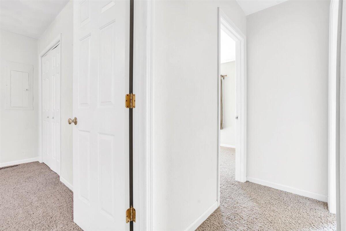 340 Raleigh Avenue Vinton, VA 24179 - Photo 17 of 29 Bedroom-Hallway