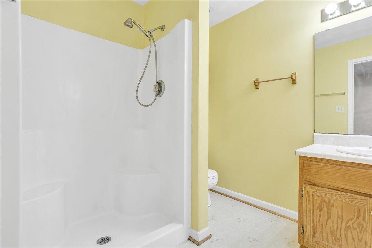 340 Raleigh Avenue Vinton, VA 24179 - Photo 20 of 29 Master Bath