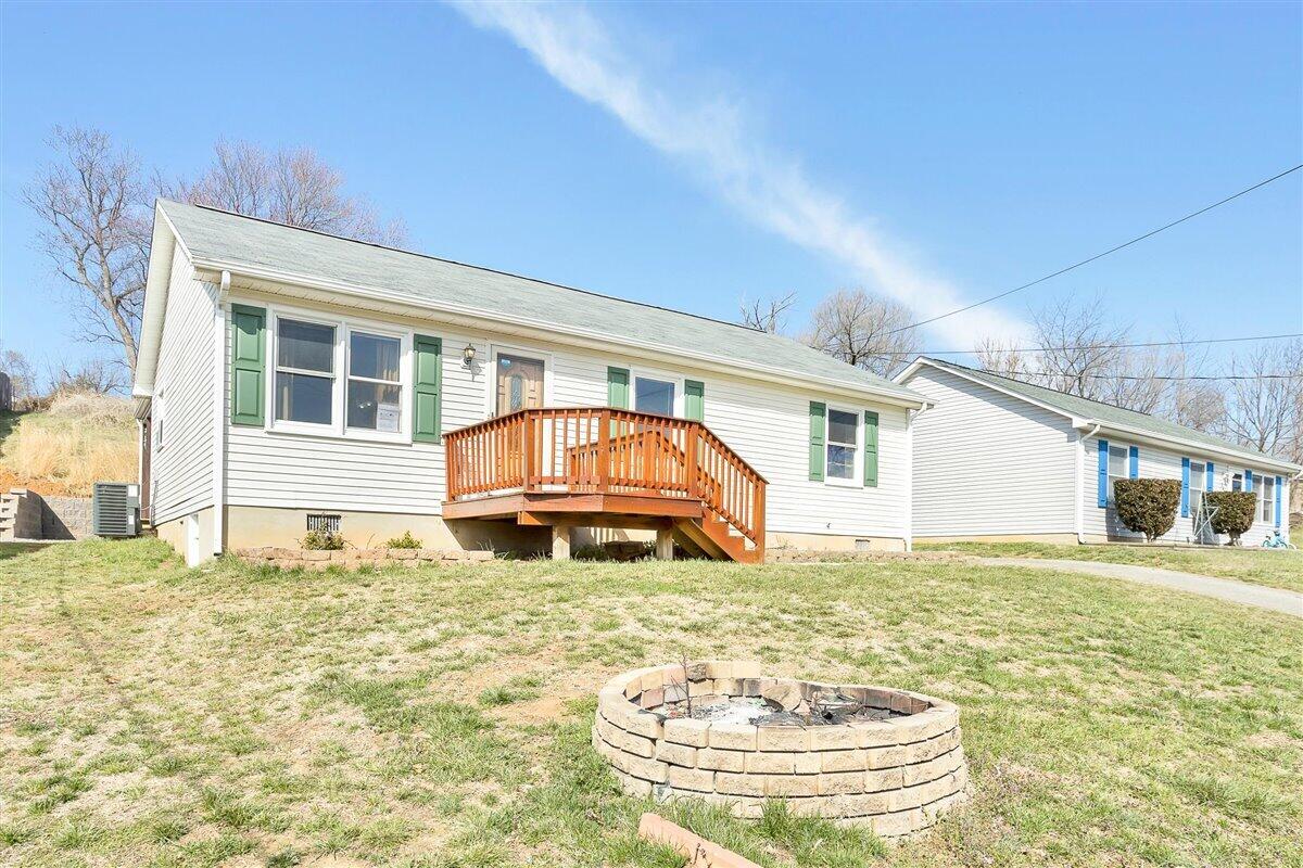 340 Raleigh Avenue Vinton, VA 24179 - Photo 2 of 29 Single level living