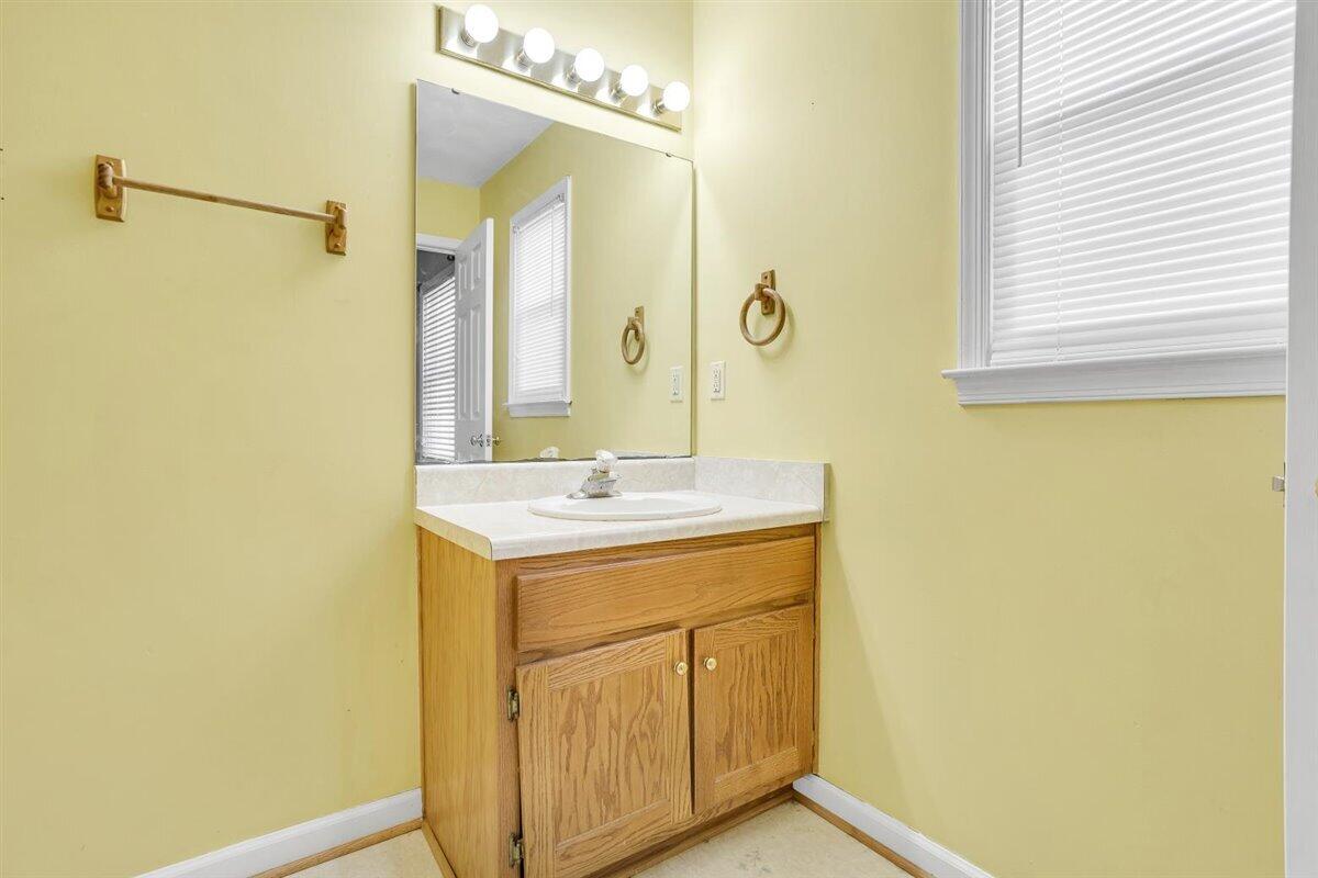 340 Raleigh Avenue Vinton, VA 24179 - Photo 21 of 29 Master Bath
