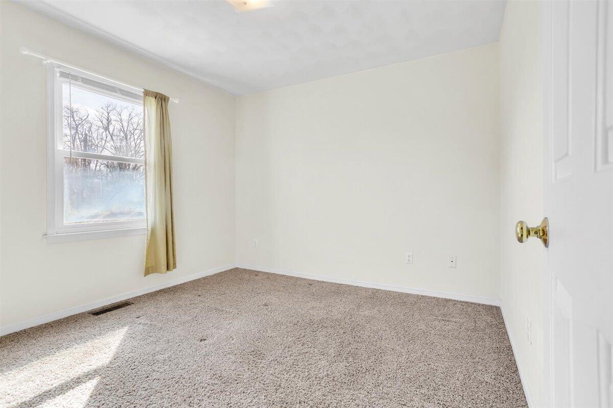 340 Raleigh Avenue Vinton, VA 24179 - Photo 24 of 29 Bedroom