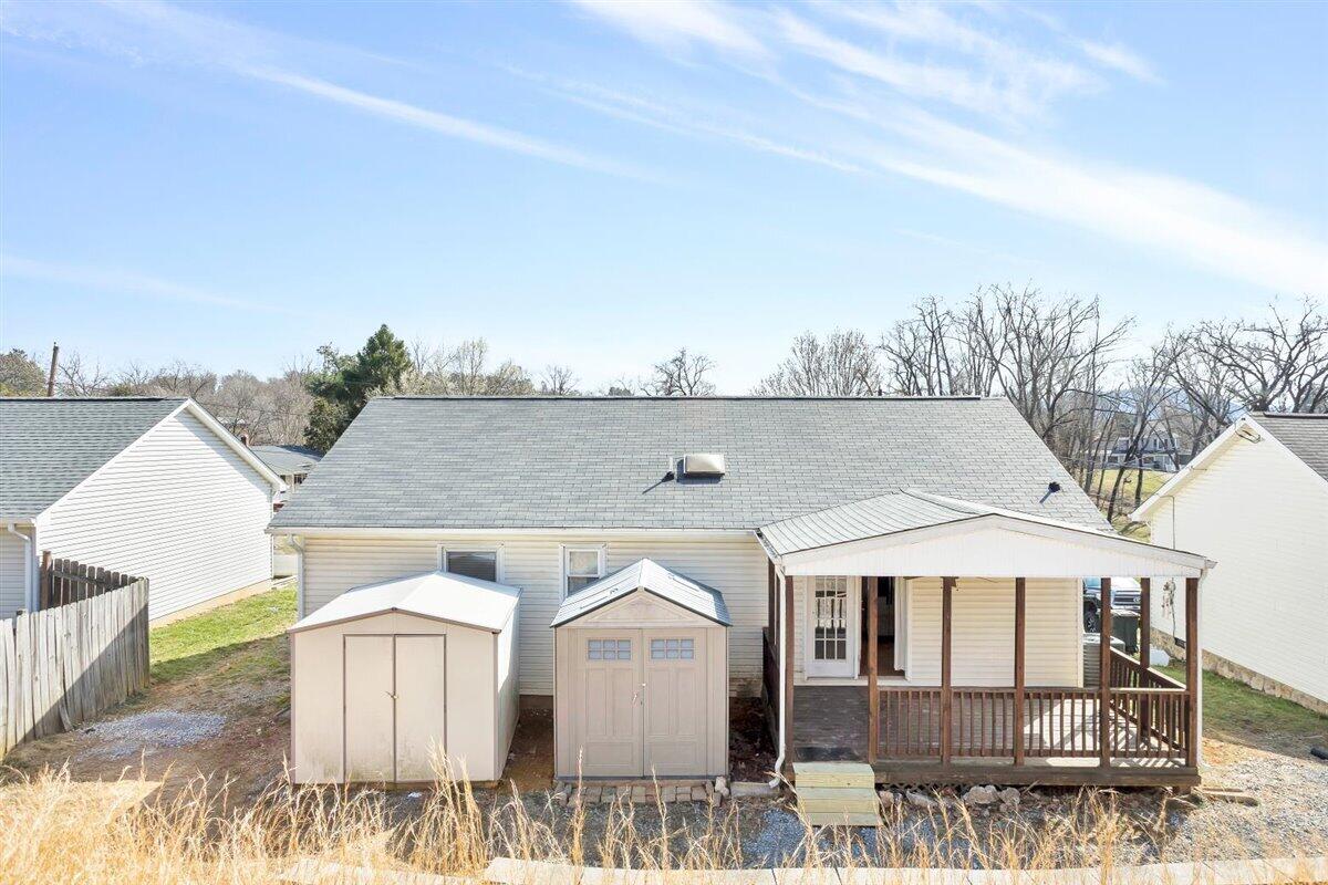 340 Raleigh Avenue Vinton, VA 24179 - Photo 26 of 29 Great Living Space