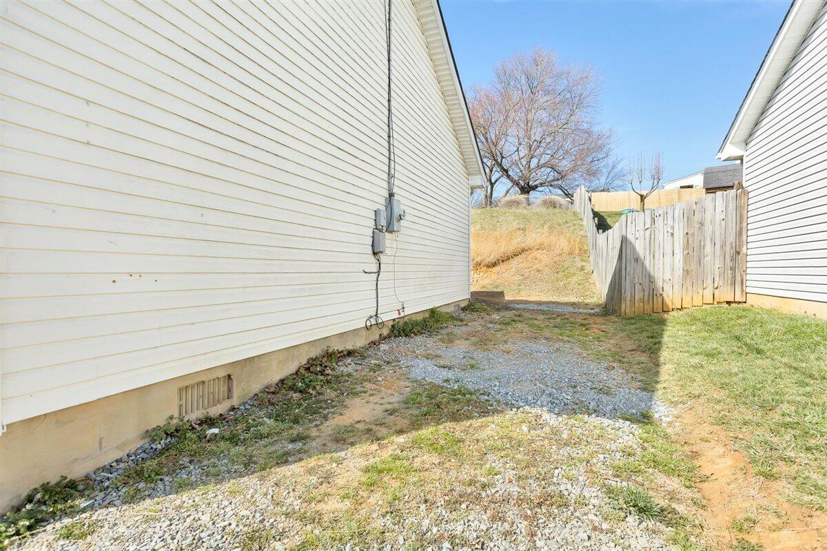 340 Raleigh Avenue Vinton, VA 24179 - Photo 29 of 29 Side view