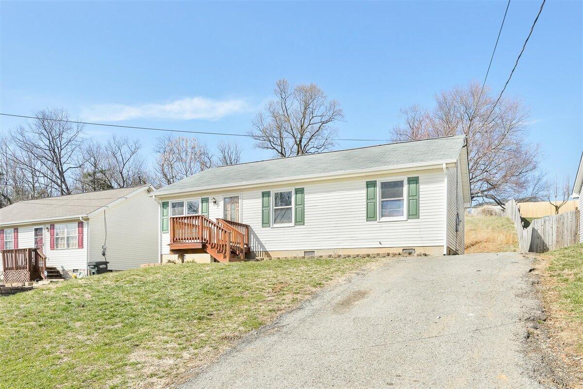 340 Raleigh Avenue Vinton, VA 24179 - Photo 3 of 29 3BR/2 Bath Ranch