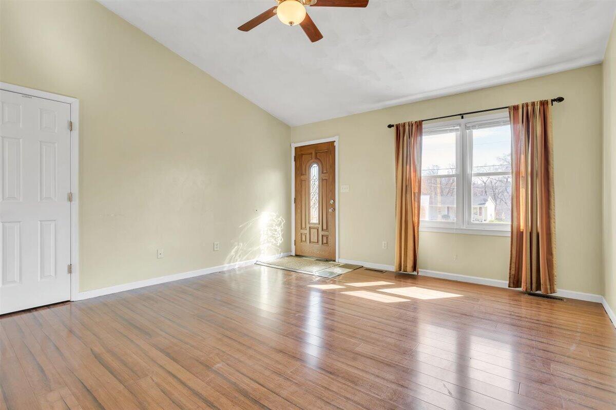 340 Raleigh Avenue Vinton, VA 24179 - Photo 6 of 29 Cathedral Ceiling
