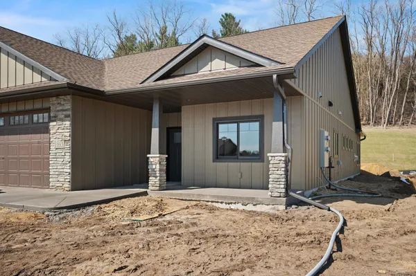 $509,200 | 1060 Legend Lane, River Falls, WI 54022