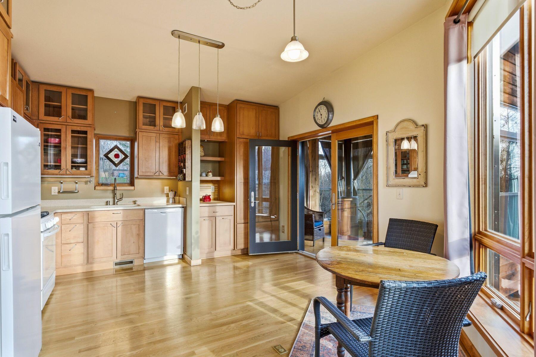 621 Violet Court Richfield, WI 53017 - Photo 7 of 43 Updated Kitchen