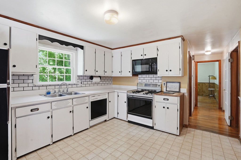 33 Cold Spring Road Westford, MA 01886 - Photo 14 of 42