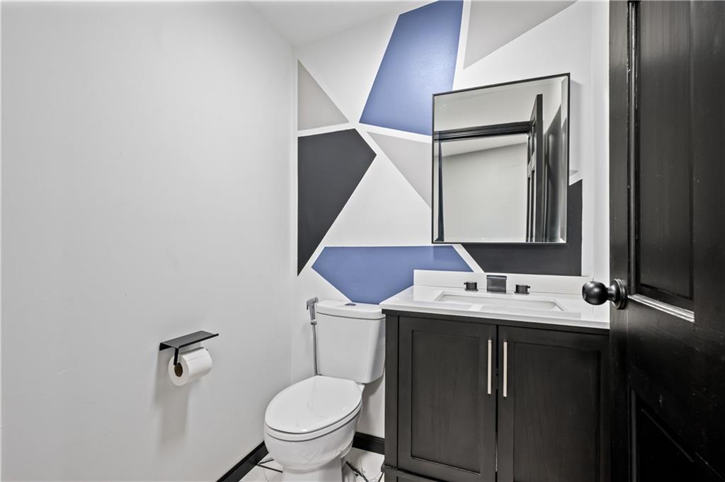 856 Cleveland Avenue Brackenridge, PA 15014 - Photo 22 of 35 a bathroom with a toilet sink and mirror