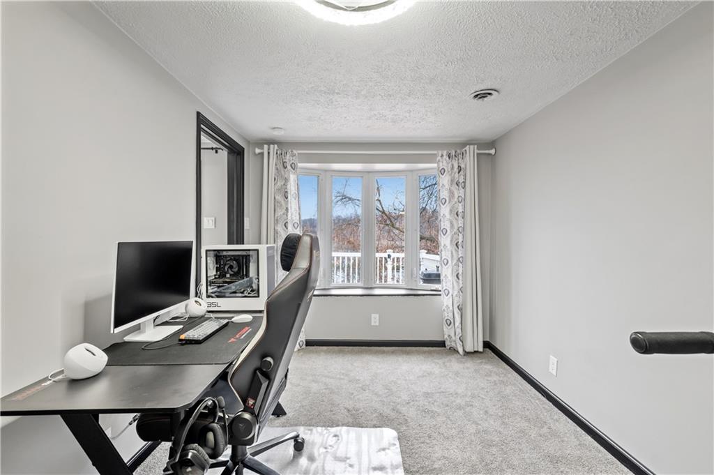 856 Cleveland Avenue Brackenridge, PA 15014 - Photo 27 of 35 a workspace with furniture and window