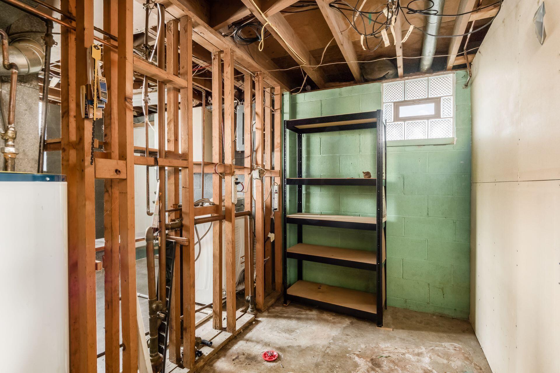 3880 Lynward Road Columbus, OH 43228 - Photo 27 of 34 Laundry Room