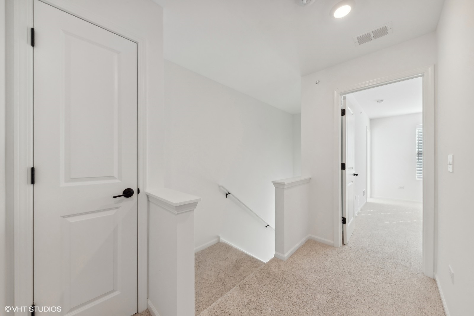 1033 Wren Road Des Plaines, IL 60018 - Photo 10 of 20 a view of room