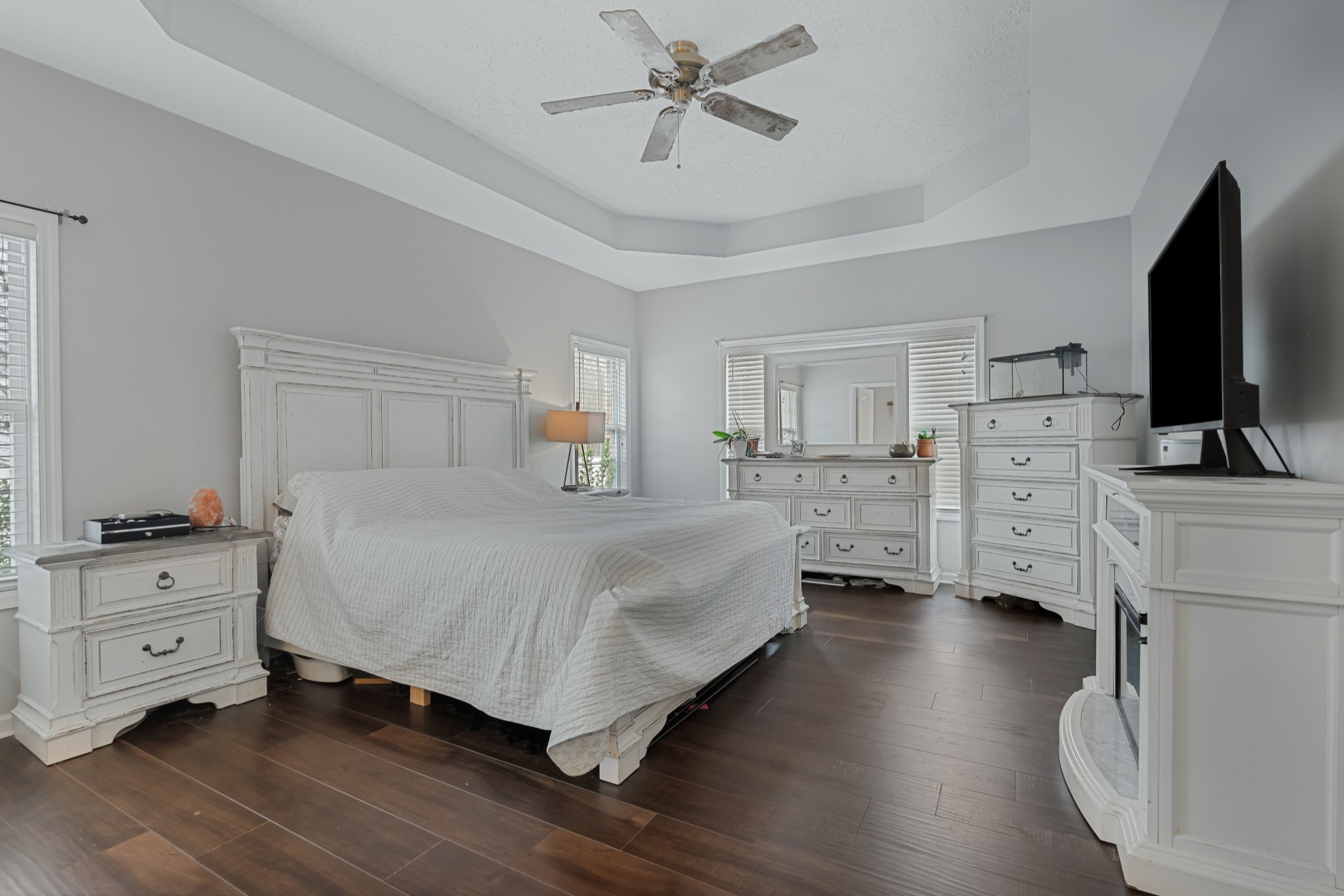 79 Hunt Creek Road Manchester, TN 37355 - Photo 17 of 28 a spacious bedroom with a bed and a flat screen tv