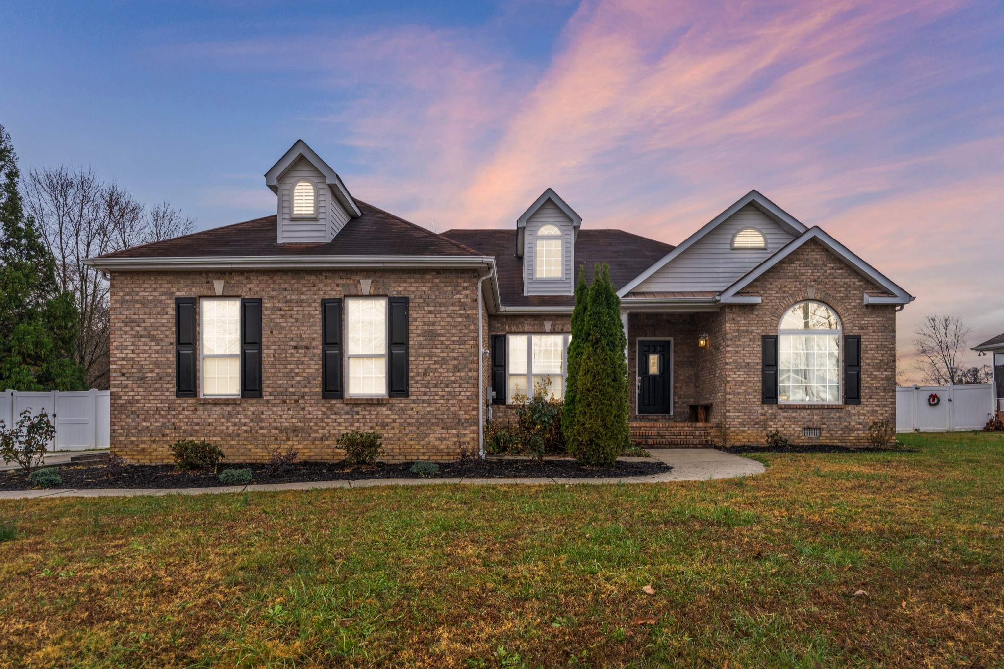 79 Hunt Creek Road Manchester, TN 37355 - Photo 3 of 28 a front view of a house with a yard
