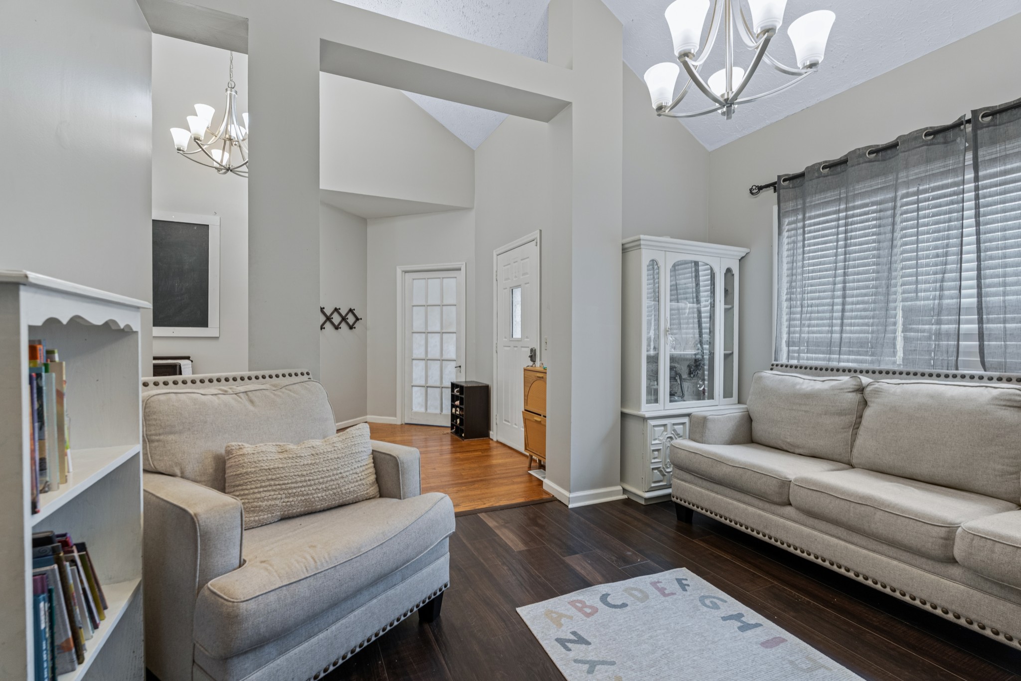 79 Hunt Creek Road Manchester, TN 37355 - Photo 5 of 28 a living room with furniture and a fireplace