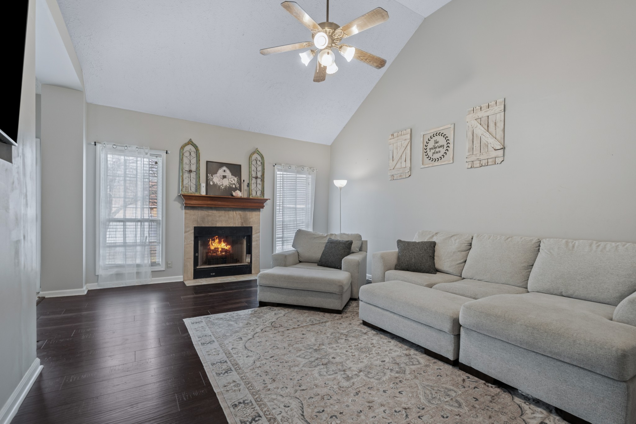 79 Hunt Creek Road Manchester, TN 37355 - Photo 8 of 28 a living room with furniture and a fireplace