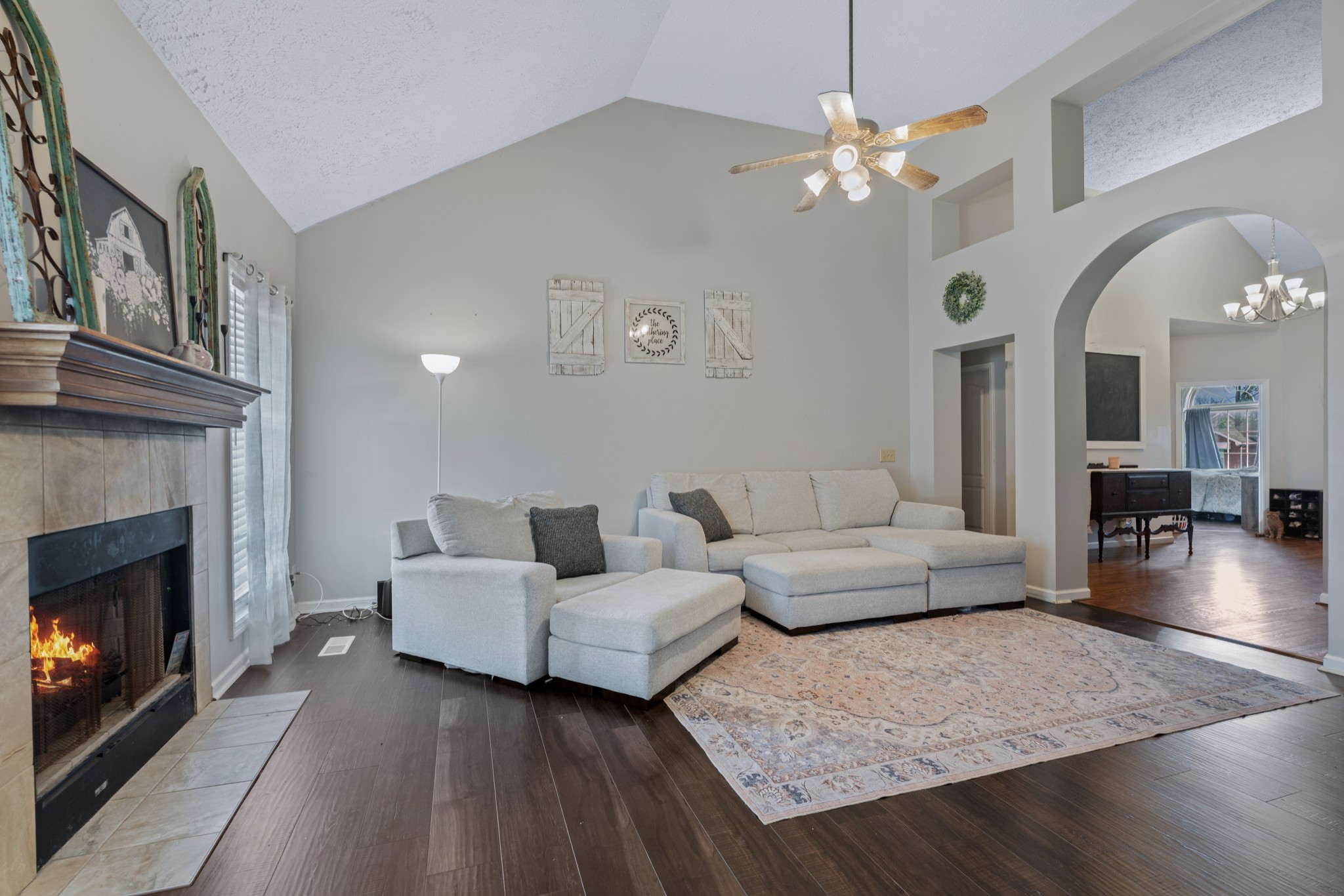 79 Hunt Creek Road Manchester, TN 37355 - Photo 9 of 28 a living room with furniture and a fireplace