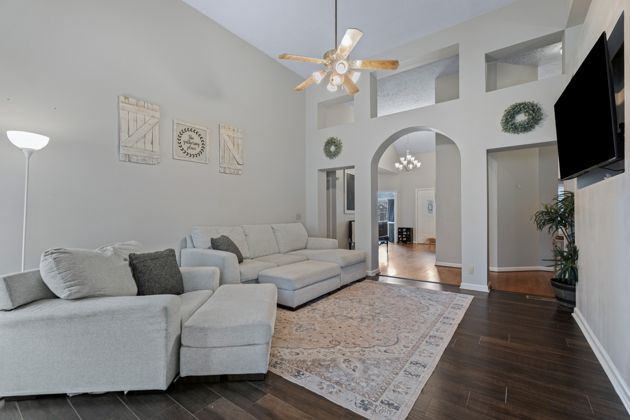 79 Hunt Creek Road Manchester, TN 37355 - Photo 10 of 28 a living room with furniture and a fireplace