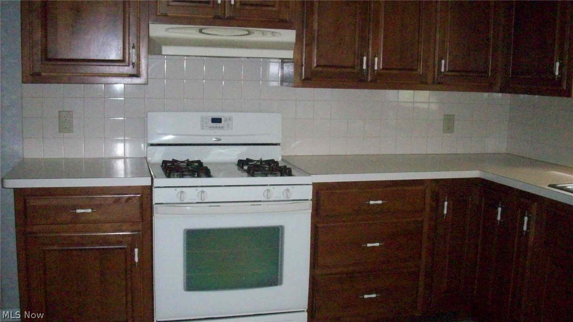 4366 Shaw Road Akron, OH 44333 - Photo 10 of 32
