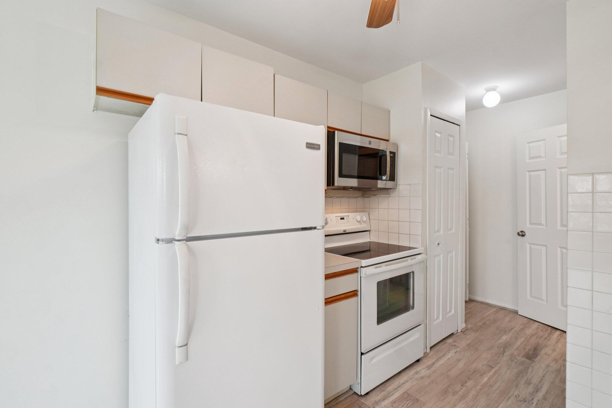 22173 Pondview Novi, MI 48375 - Photo 10 of 36 Kitchen