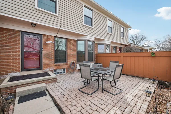 $219,900 | 22173 Pondview, Novi, MI 48375