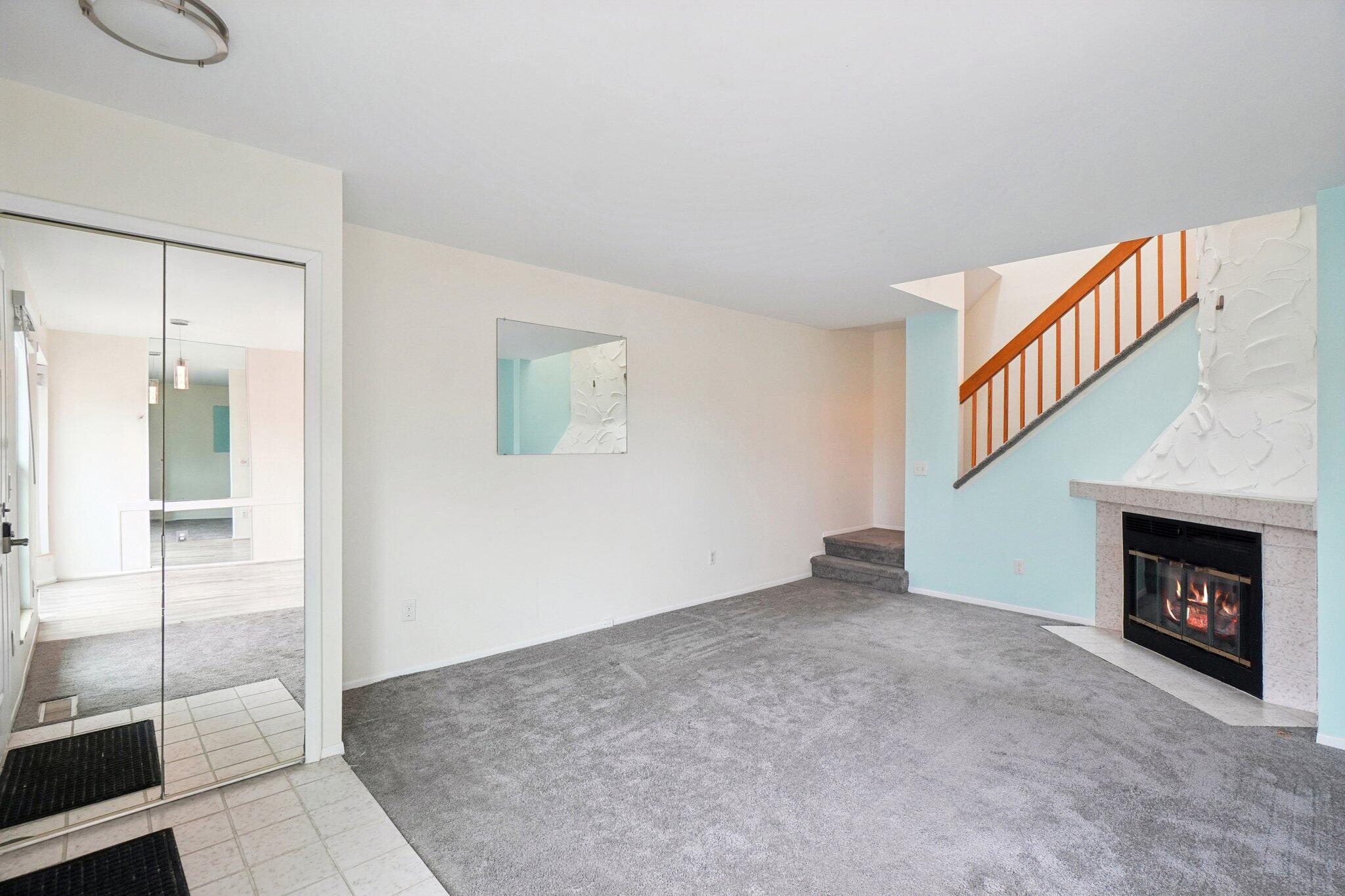 22173 Pondview Novi, MI 48375 - Photo 5 of 36 Living Room