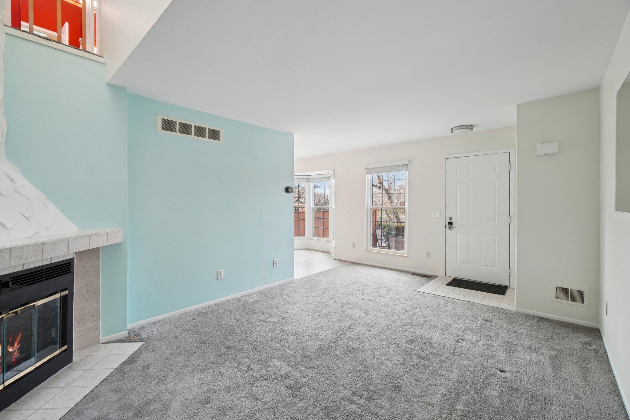 22173 Pondview Novi, MI 48375 - Photo 6 of 36 Living Room