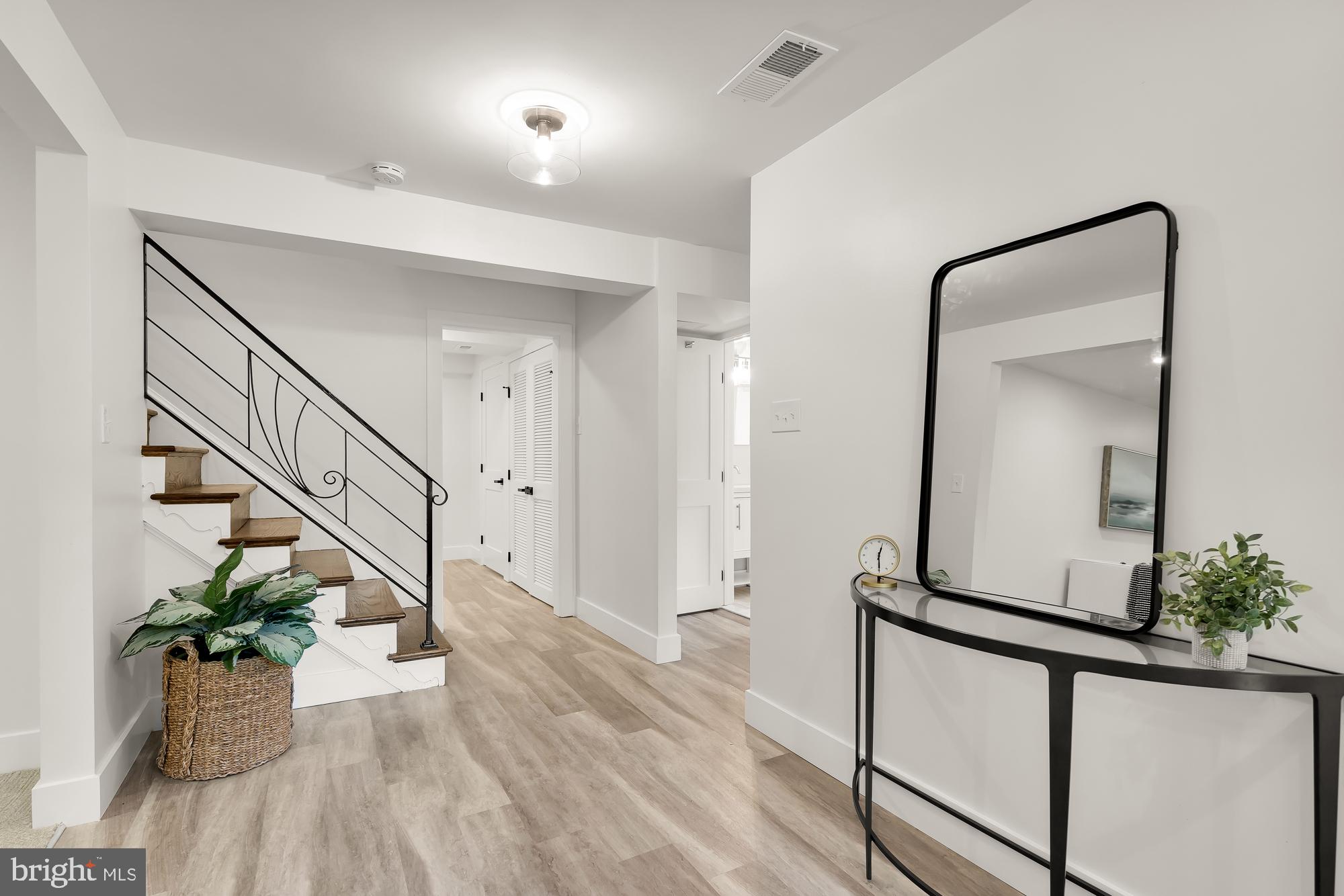 4024 Simms Drive Kensington, MD 20895 - Photo 32 of 42 Large welcoming foyer