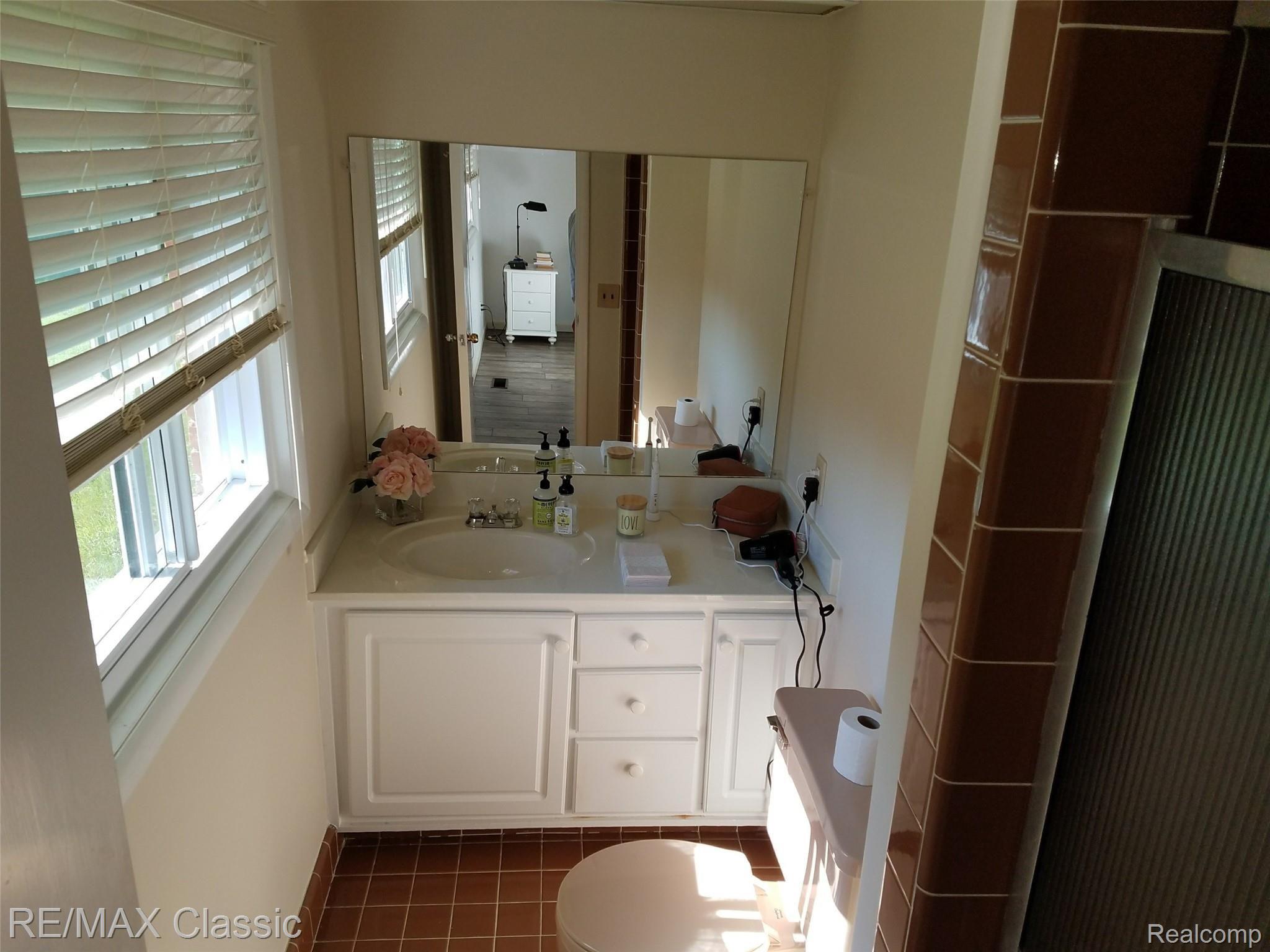 3360 Adams Road Troy, MI 48084 - Photo 14 of 25 3360 MBR bath.jpg