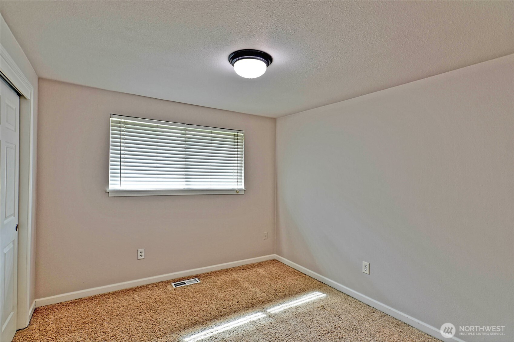 3932 Southeast 10th Place Renton, WA 98058 - Photo 13 of 28 Gallery Image 13