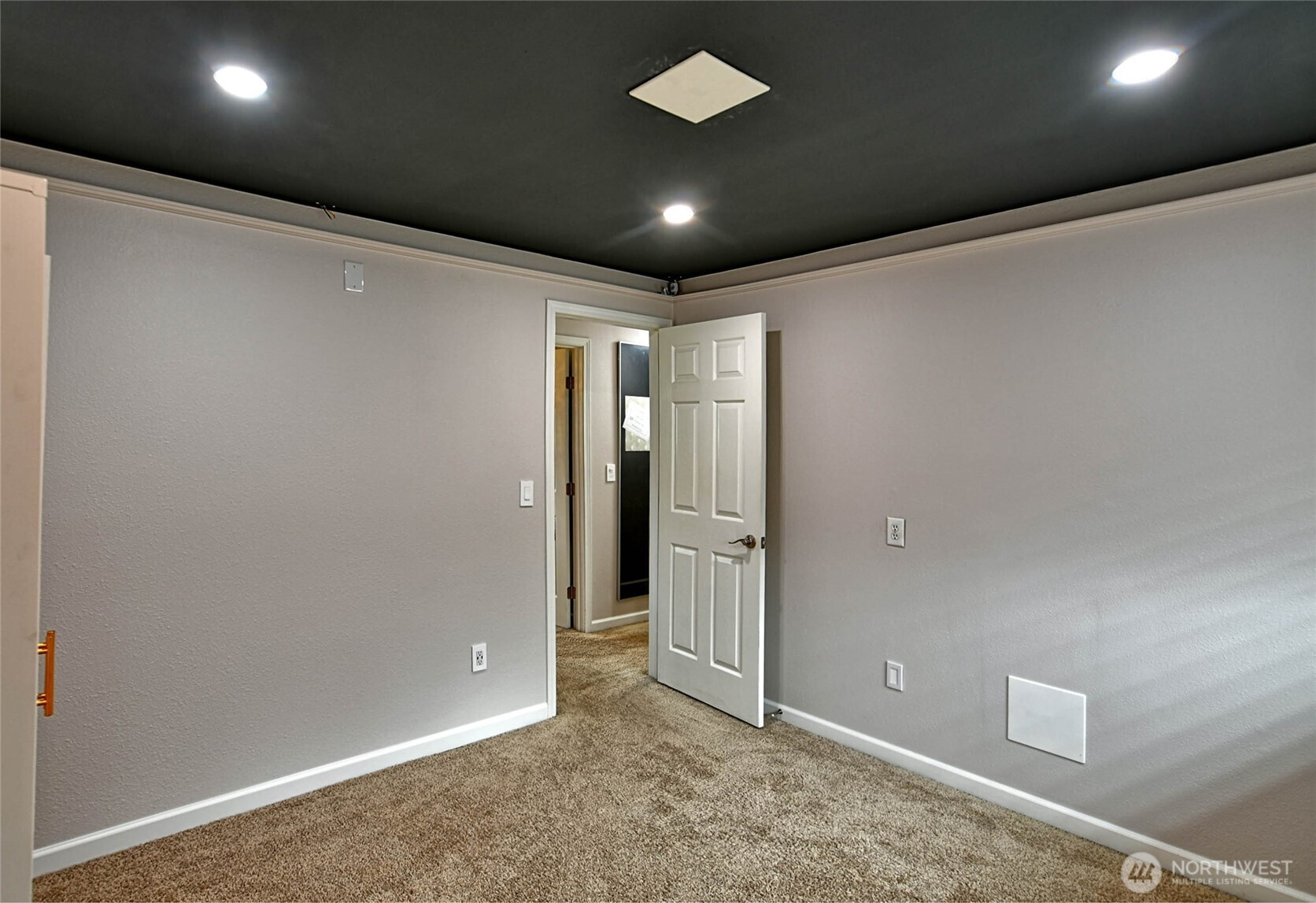 3932 Southeast 10th Place Renton, WA 98058 - Photo 14 of 28 Gallery Image 14
