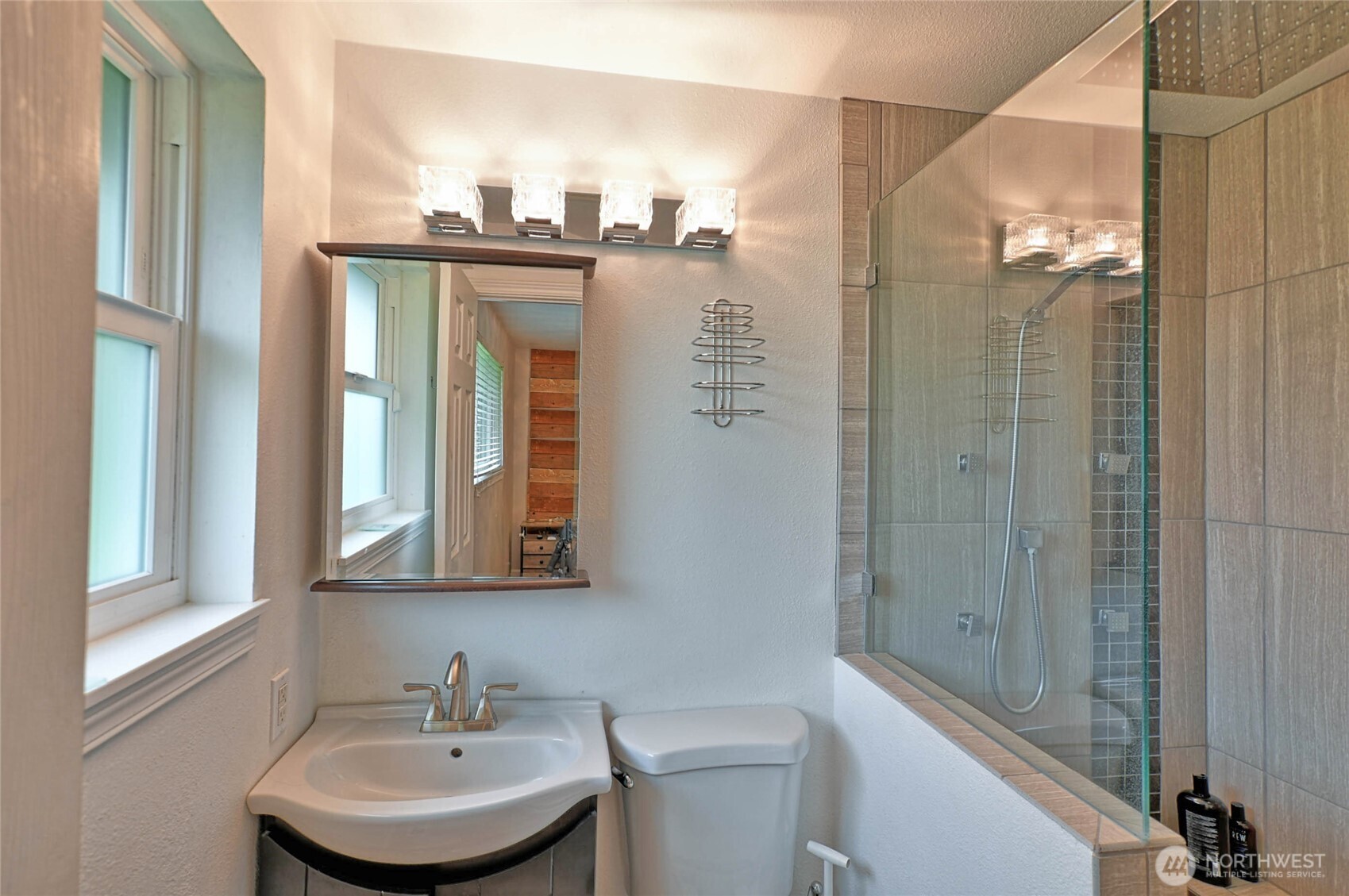 3932 Southeast 10th Place Renton, WA 98058 - Photo 17 of 28 Gallery Image 17