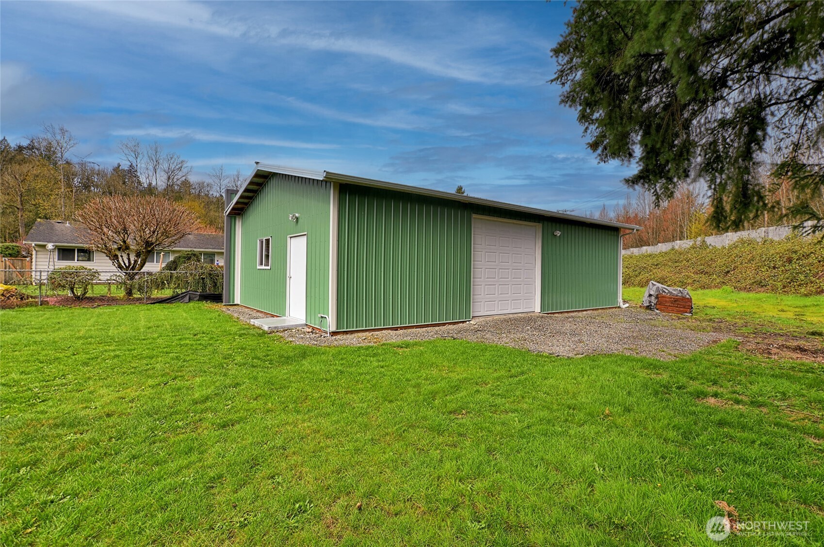 3932 Southeast 10th Place Renton, WA 98058 - Photo 3 of 28 Gallery Image 3