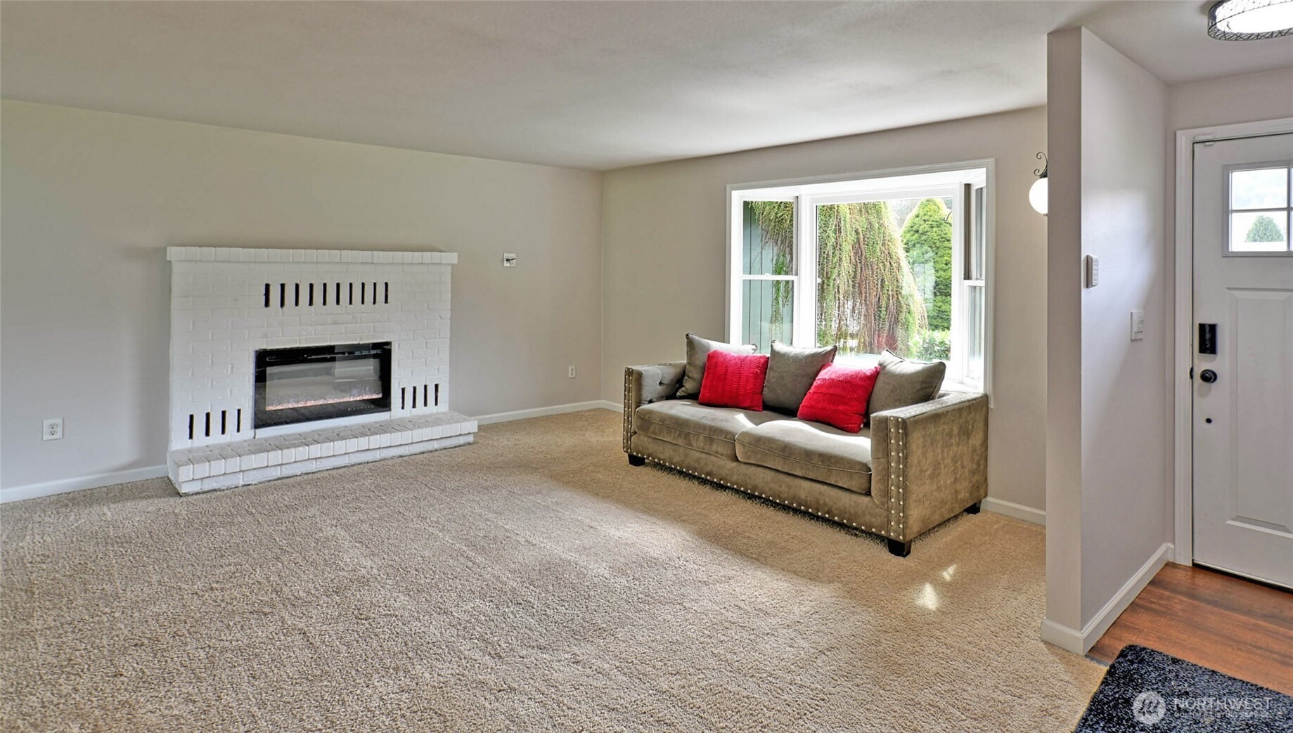 3932 Southeast 10th Place Renton, WA 98058 - Photo 4 of 28 Gallery Image 4