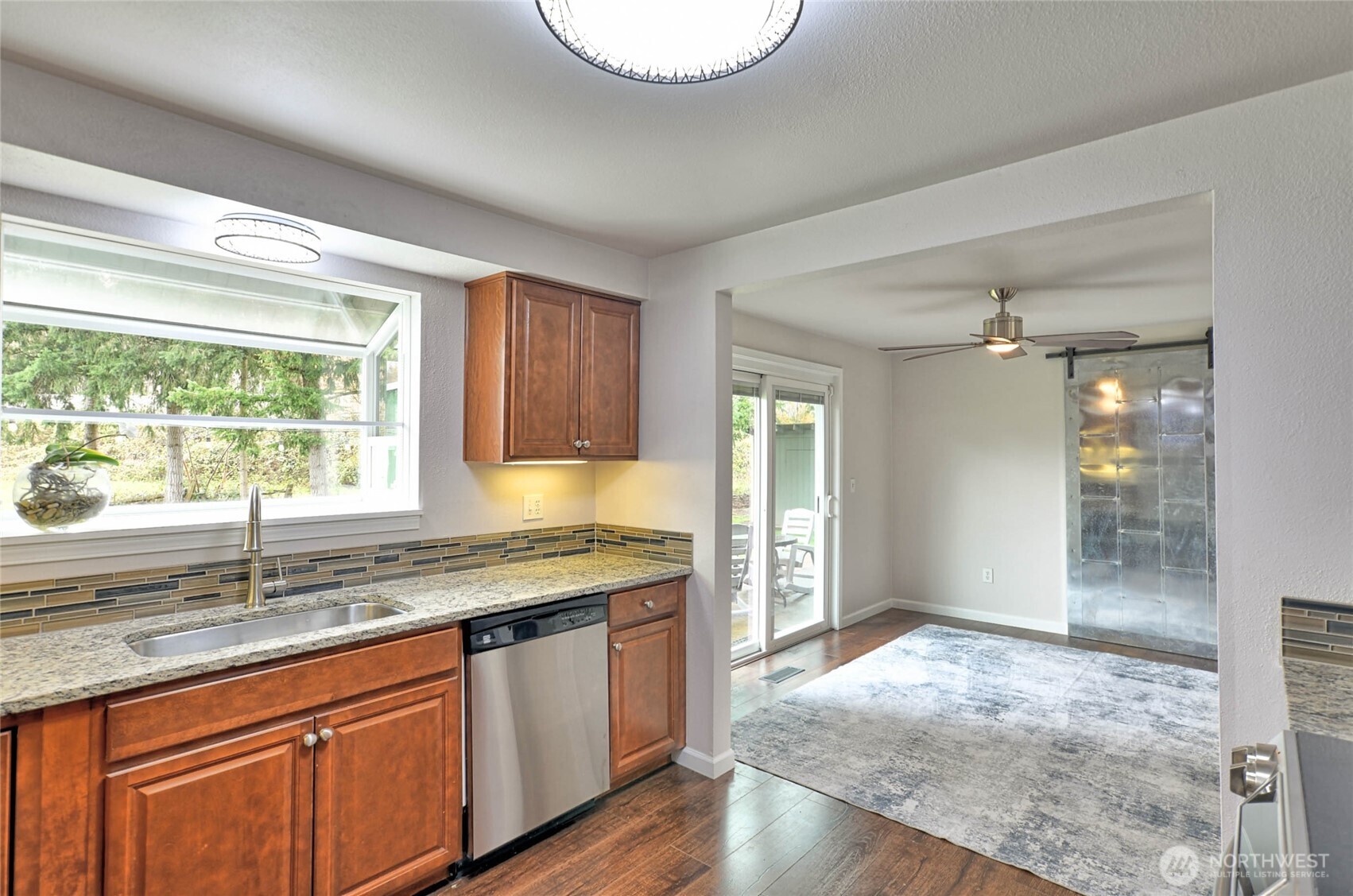 3932 Southeast 10th Place Renton, WA 98058 - Photo 8 of 28 Gallery Image 8