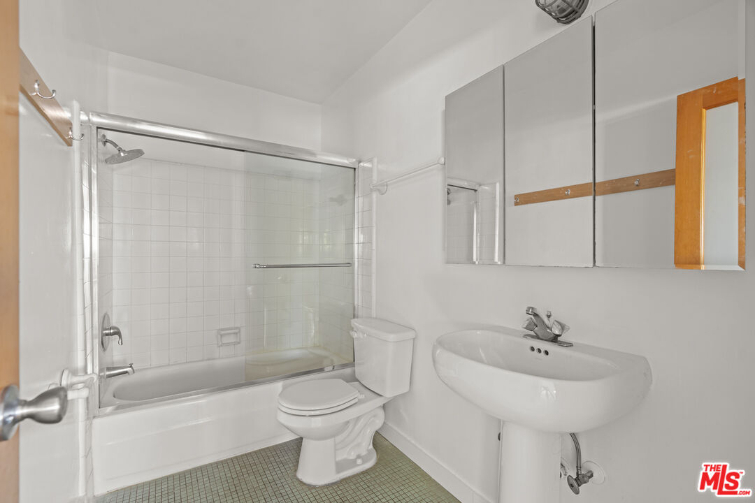 511 Rialto Avenue, Unit 4 Venice, CA 90291 - Photo 13 of 17 a bathroom with a sink toilet and shower