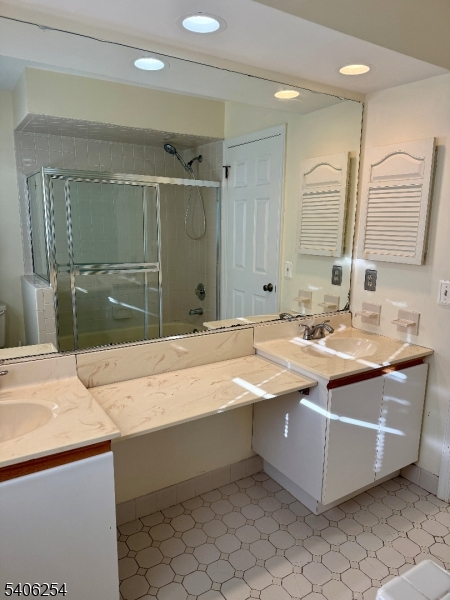 809 Woodhaven Drive Edison, NJ 08817 - Photo 14 of 18