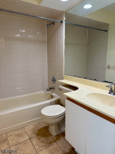 809 Woodhaven Drive Edison, NJ 08817 - Photo 17 of 18