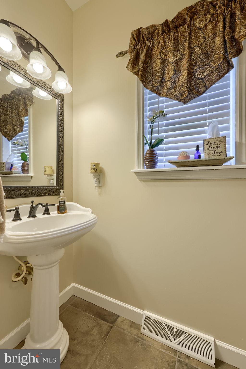 520 Duquesne Road York, PA 17402 - Photo 17 of 62