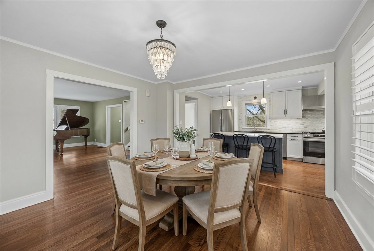 347 Keystone Avenue River Forest, IL 60305 - Photo 16 of 36 a view of a dining room and livingroom view