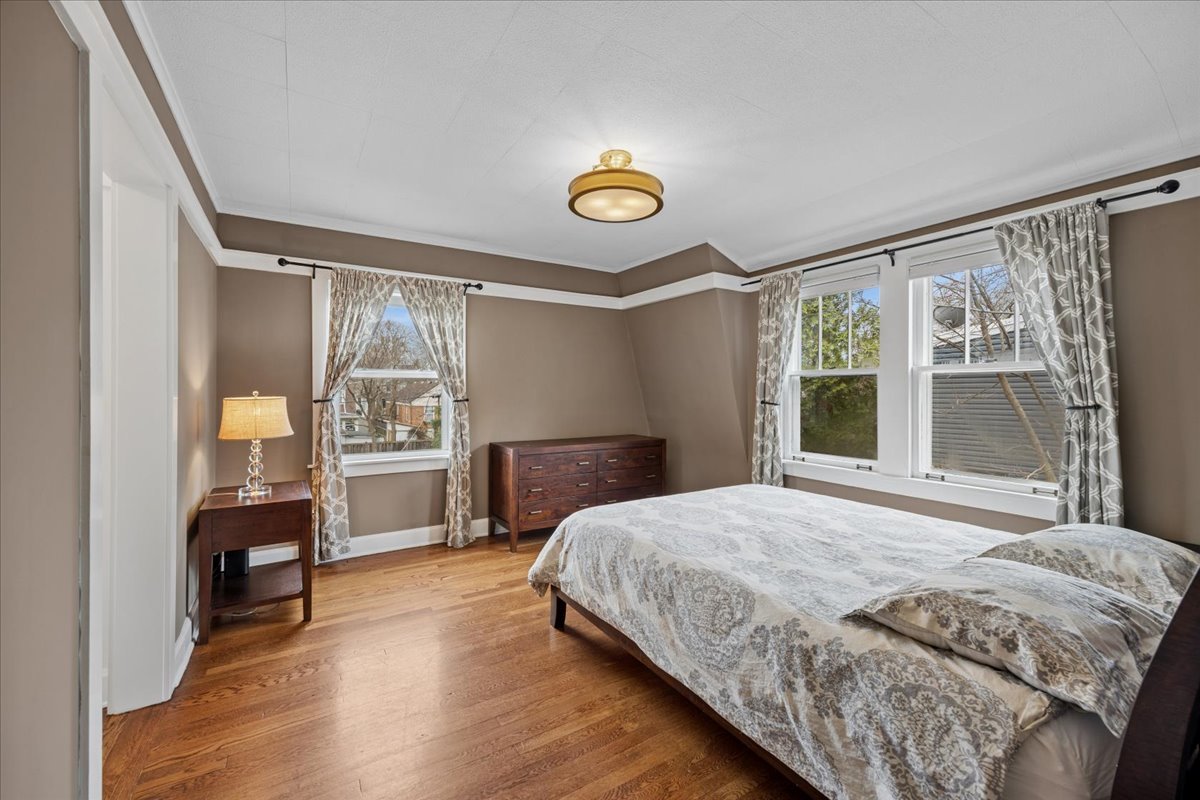 347 Keystone Avenue River Forest, IL 60305 - Photo 19 of 36 a bedroom with a bed and a window