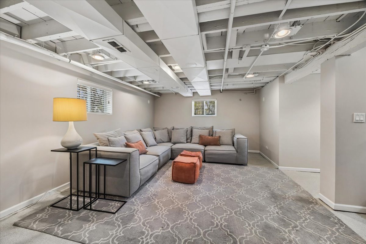 347 Keystone Avenue River Forest, IL 60305 - Photo 28 of 36 a living room with furniture