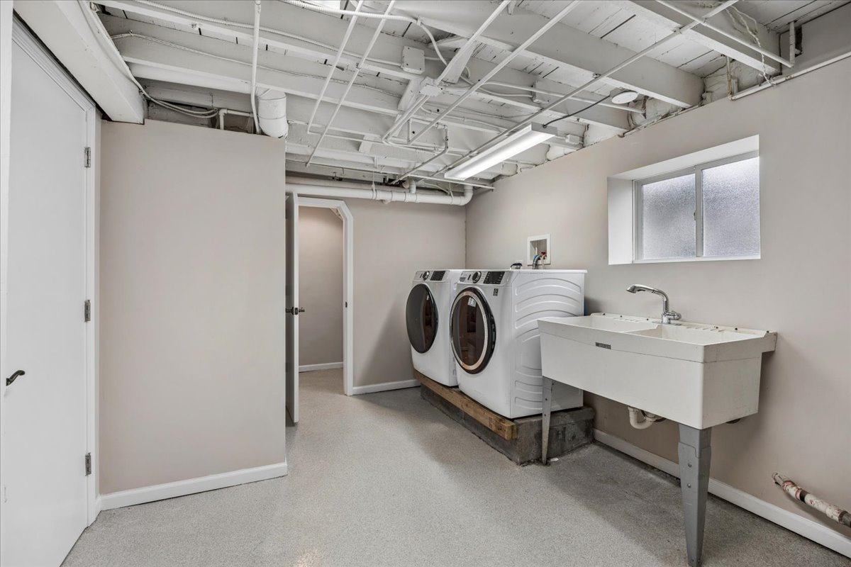 347 Keystone Avenue River Forest, IL 60305 - Photo 29 of 36 a utility room with dryer and washer