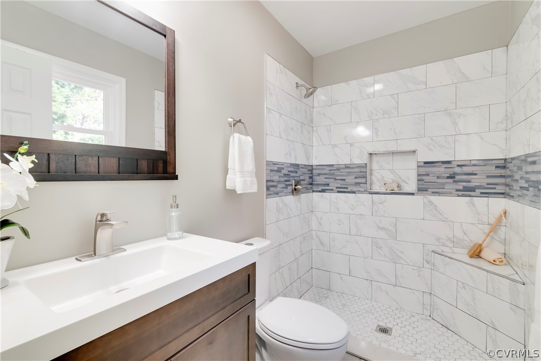 10201 Ridgerun Road Chesterfield, VA 23832 - Photo 25 of 37 a bathroom with a sink a toilet and mirror