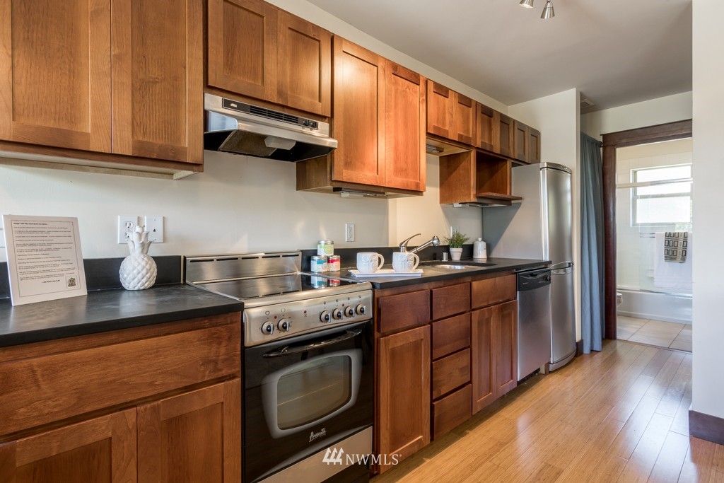461 North 45th Street, Unit 4 Seattle, WA 98103 - Photo 4 of 11 Gallery Image 4