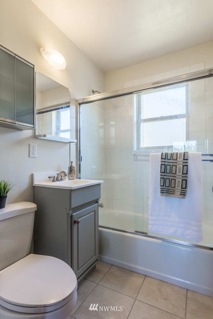 461 North 45th Street, Unit 4 Seattle, WA 98103 - Photo 7 of 11 Gallery Image 7