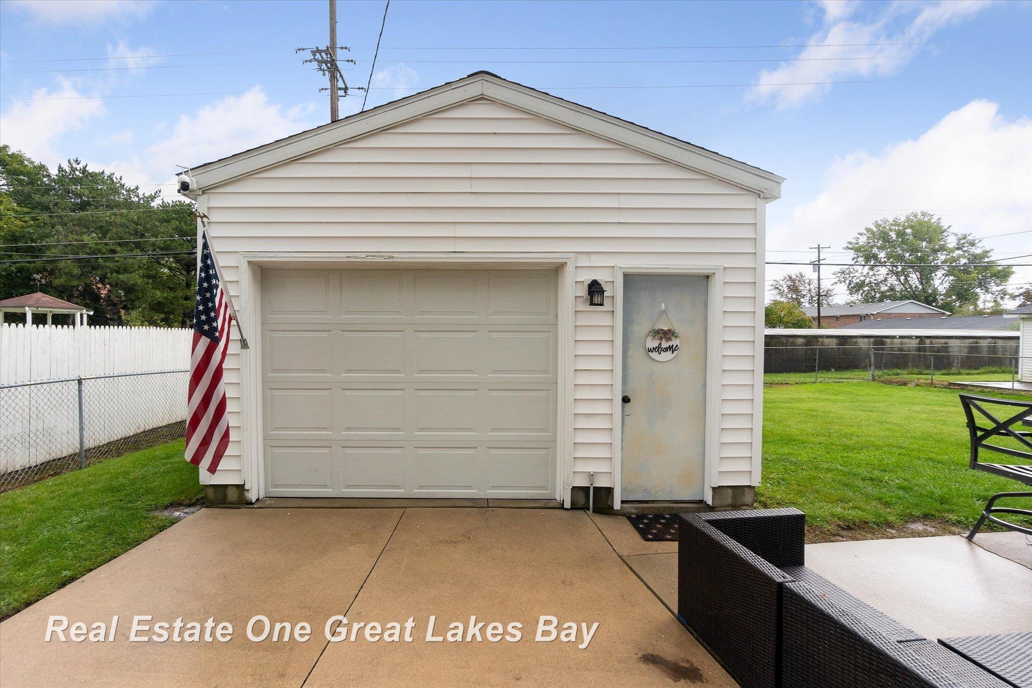 2270 Anderson Road Saginaw, MI 48603 - Photo 20 of 26 50181514-8cb6f9df-8d41-40fa-89dd-1bad02f758a1.JPG