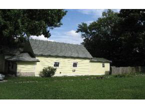 907 West 7th Street Bloomington, IN 47404 - Photo 2 of 4