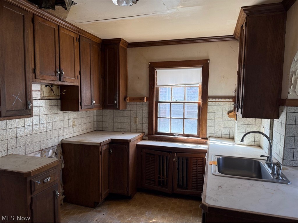 16173 Glynn Road East Cleveland, OH 44112 - Photo 12 of 37