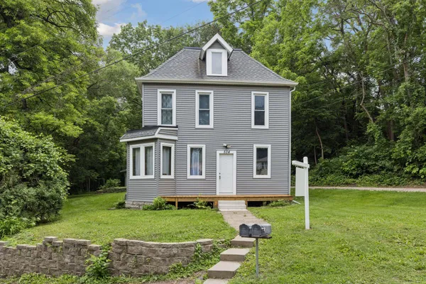 $369,900 | 534 Annapolis Street East, South St. Paul, MN 55075